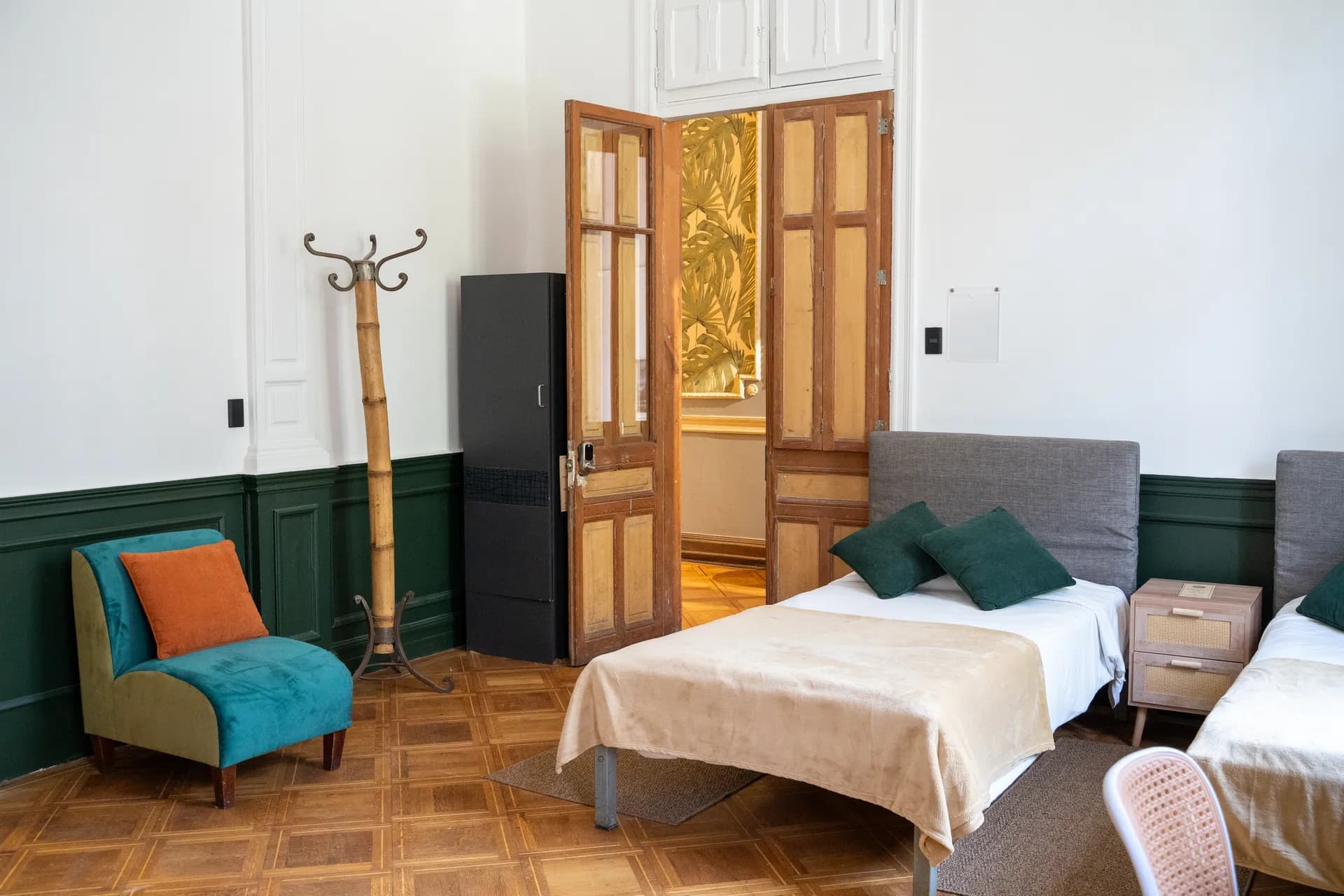Grand deluxe quad room at Happy House Santiago for 4 guests with original plaster ceiling rosette and checkered parquet floor